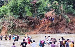 Tình người trong hoạn nạn