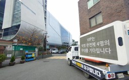 Fan biểu tình trước trụ sở YG, yêu cầu Big Bang trở lại với 4 thành viên