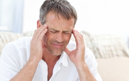 Bác sĩ chỉ ra 5 dấu hiệu nhận biết cơn đau đầu có thể do Covid-19