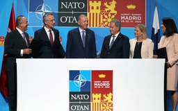 Nga - NATO chạy đua tập hợp lực lượng