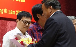 Chủ tịch UBND tỉnh Bình Định tặng 2 bằng khen cho VPĐD Báo Thanh Niên