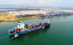 Tàu trọng tải hàng đầu Châu Á cập cảng Chu Lai