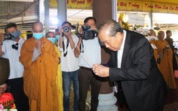 Phó thủ tướng Thường trực Trương Hòa Bình viếng hương Hòa thượng Thích Thiện Duyên