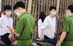 Hà Nội: Thiếu niên chửi bới, xúc phạm công an mặc bạn gái can ngăn