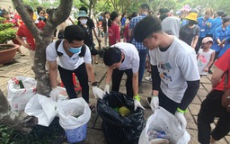 Lễ giỗ Tổ Hùng Vương: Người trẻ nhặt rác lan tỏa lối sống xanh