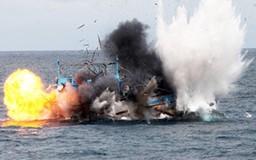 Máy tàu phát nổ, 5 ngư dân bị thương