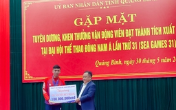 Đất Xanh Miền Trung thưởng nóng 130 triệu đồng cho Đoàn thể thao Quảng Bình