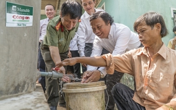 Manulife Việt Nam tài trợ 100 bể chứa nước ngọt cho người dân Bến Tre