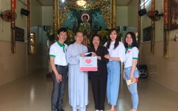 Love Stone cùng hoa hậu Kim Nguyễn trao gửi yêu thương tại TP.HCM