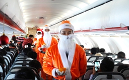 Đón Giáng sinh trên trời cùng dàn ông già Noel toàn nam thần từ Jetstar