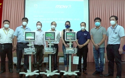 Quỹ Philips và Philips Việt Nam ủng hộ máy theo dõi bệnh nhân điều trị Covid-19