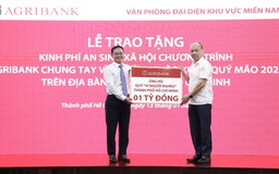 Agribank trao tặng kinh phí 1 tỉ đồng cho Quỹ vì người nghèo TP.HCM