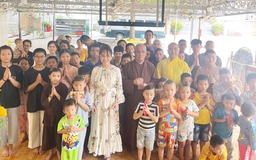 Nữ tỉ phú thăm chùa Thanh Sơn - Khánh Hòa, nơi cưu mang các em bị bỏ rơi