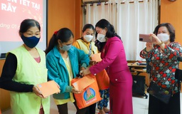 Qũy từ thiện Kim Oanh tặng quà cho bệnh nhân nghèo, tri ân bác sĩ tuyến đầu