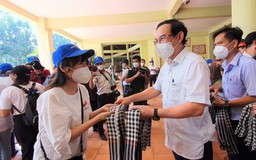 Bí thư TP.HCM Nguyễn Văn Nên tri ân lực lượng tuyến đầu trong tour liên tỉnh đầu tiên