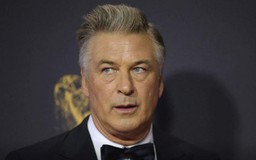 Vì sao Alec Baldwin chưa giao nộp điện thoại cho cảnh sát sau vụ xả súng chết người?