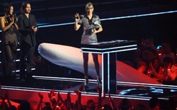 Taylor Swift giành nhiều giải thưởng nhất tại MTV Europe Music Awards