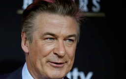 Alec Baldwin bị cáo buộc tội ngộ sát sau vụ nổ súng chết người