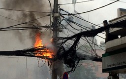 Cột điện phát hỏa giữa Sài Gòn