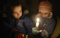 Hơn 1.100 trẻ sống khổ trong hầm trú bom ở Donetsk