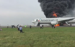 Mỹ: Máy bay bốc cháy khi chuẩn bị cất cánh, 8 người bị thương