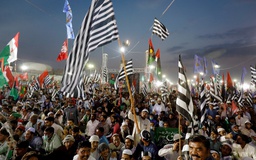 Hàng chục ngàn người biểu tình yêu cầu Thủ tướng Pakistan từ chức