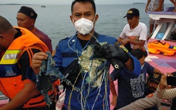 Máy bay Indonesia chở 62 người mất tích, nghi rơi xuống biển
