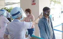 Sàng lọc Covid-19 ở bệnh viện ngừa người nhiễm: Buộc qua nhiều 'cửa ải'