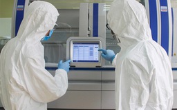 HCDC được tặng máy RT-PCR xét nghiệm Covid-19 trị giá hơn 1,4 tỉ đồng