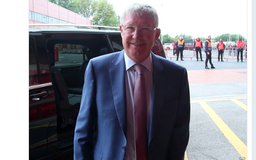 Sir Alex Ferguson trở lại sân Old Trafford xem M.U thi đấu