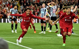 Ông chủ CLB Newcastle tức giận trọng tài bù giờ 5 phút thành 8 phút giúp Liverpool