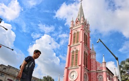Cận cảnh nhà thờ Tân Định 150 tuổi ngay trung tâm Sài Gòn 'đốn tim' du khách