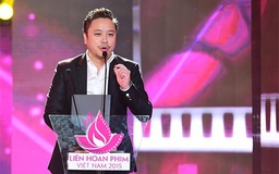 Đạo diễn Victor Vũ nhận giải Bông sen vàng tại LHP Việt Nam lần thứ 19