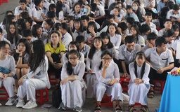 Làm lộ đề thi văn lớp 12, Phó phòng Sở GD-ĐT Bình Thuận bị cách chức