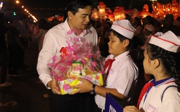 Lễ hội trung thu lớn nhất Việt Nam: 32 lồng đèn 'khổng lồ' diễu hành trên phố