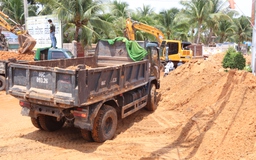 Khẩn trương khắc phục vụ sạt lở cát nghiêm trọng ở Mũi Né