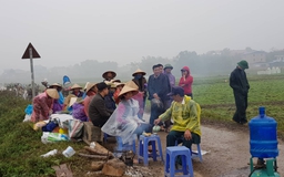 Người dân giải tán, bãi rác Nam Sơn hoạt động trở lại
