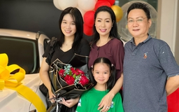 Vợ chồng Trịnh Kim Chi tặng 'xế hộp' cho con gái