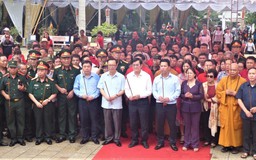 Nguyên Chủ tịch nước Trương Tấn Sang viếng các anh hùng liệt sĩ tại Vị Xuyên