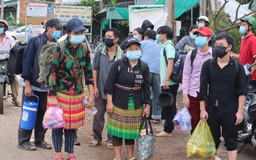 Hơn 500 người đi bộ về quê qua Bình Phước, tìm đường về các tỉnh Tây nguyên