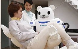 Robot phục vụ người cao tuổi