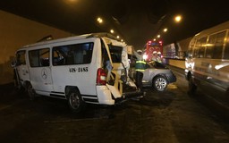 4 ô tô dính chùm trong hầm Hải Vân, 12 người bị thương