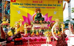 Chiêm bái tượng Phật ngọc hòa bình thế giới