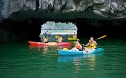 Dừng dịch vụ chèo thuyền kayak trên vịnh Hạ Long