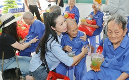 Trịnh Kim Chi rủ dàn sao về miền Tây làm từ thiện