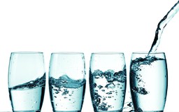 Nên uống bao nhiêu lít nước mỗi ngày?