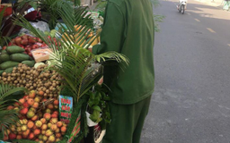 Cư dân mạng quan tâm: Chú bán trái cây 'chất như quả đất'
