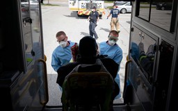 Nỗi lo dịch chồng dịch ở Mỹ