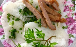 Bánh hỏi, mắm cà, lá vạn linh