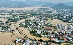 Đô thị sát biển vẫn ngập lụt